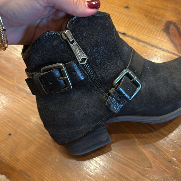 Donald Pliner - Picture 4 of 4